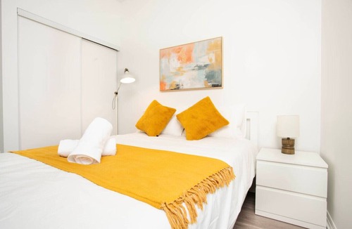 Garden District Hotel | Vista Suites - 2BR - 10 min walk to Eaton Centre