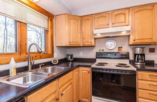 Stewartville House | "Walden Pond" Adventure Amidst 44 Private Acres
