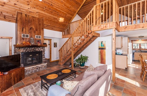 Stewartville House | "Walden Pond" Adventure Amidst 44 Private Acres