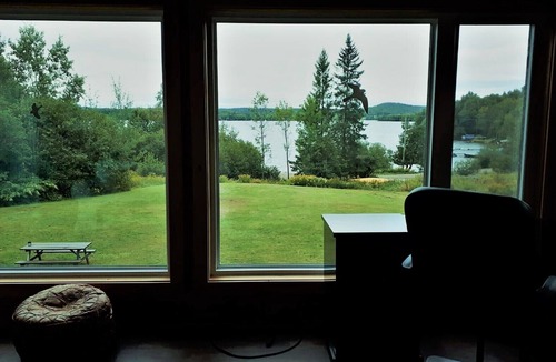 Lake of Bays Ski Chalet | Walk-In lake: Muskoka Cottage for Rent Slps 10 nr Huntsville and Algonquin Park