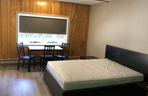 Dorset House | Walk out deck room 2. Minutes From the Lake, Dorset Tower, Bars and Restaurants.