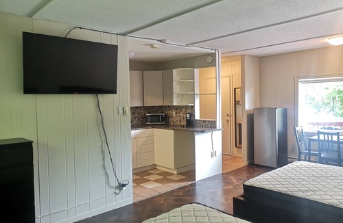 Dorset House | Walk out deck room 3, Minutes From the Lake, Boat Launch, Dorset Tower