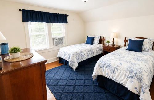 Endicott House | Walk to Golfcourse EnJoie House PetFriendly