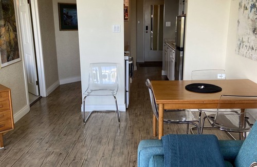 James Bay Condo | Walk to Inner Harbour & Beach