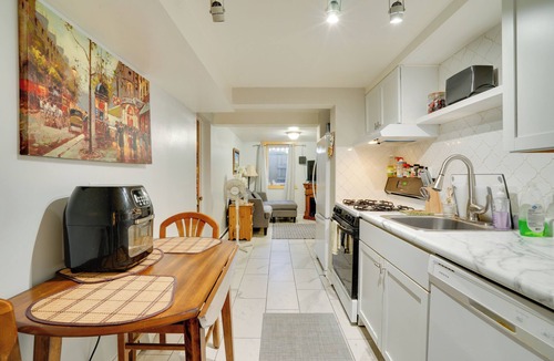 Oak Grove Apartment | Walk to Lake George: Guest Suite in Oak Grove