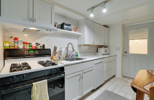 Oak Grove Apartment | Walk to Lake George: Guest Suite in Oak Grove