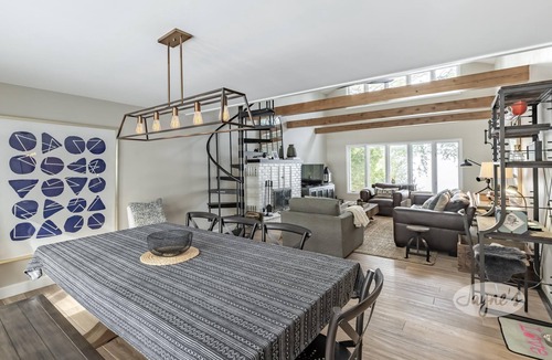 Muskoka Lakes Cottage | Walk to Port Carling, 5+ bdrm, 1 bath! Ping Pong, Canoe, Kayak! Shallow Sandy!