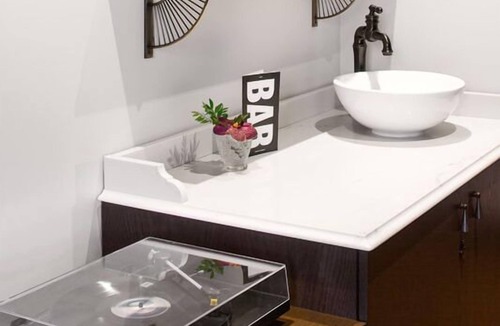 Riverside Hotel | Walkable Neighborhood! Rooftop Bar, Coffeehouse, Near Yonge-Dundas Square