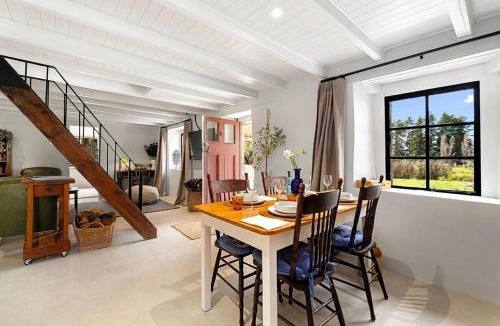 Albert Town House | Wanaka Stone Cottage - Wanaka Holiday Home