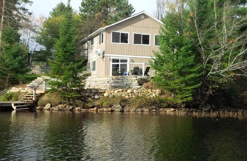 Weslemkoon Cottage | Warm and inviting, 3 bedroom 4 season cottage.