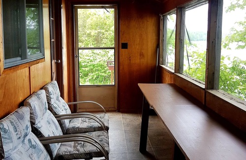 Cloyne Cottage | Water Front Cottage In North Frontenac