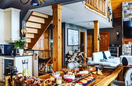 Perry House | Water Front Cottage on Lake Mirage, Private Dock, Sandy Beach and Hot Tub!