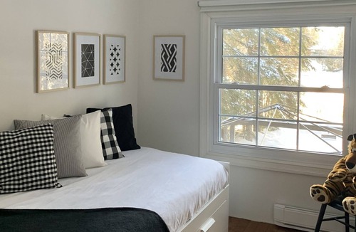 Saint-Alphonse-Rodriguez Ski Chalet | Waterfront cottage