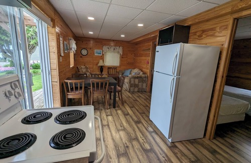 Roseneath Cabin | Waterfront 3 bedrooms Cottage on Rice lake