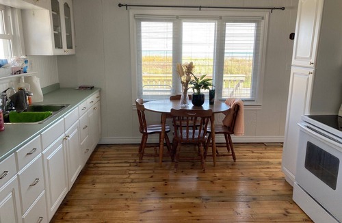 Turkey Point House | Waterfront 3 Bedroom cottage located in beautiful Turkey Point
