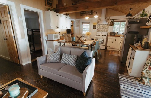 South Bruce Peninsula Cabin | Waterfront Cabin on Boat Lake! 2bed, 1bath, Pet Friendly. A serene getaway!