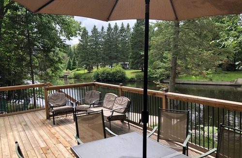Baddow Cottage | Waterfront Cottage with a Touch of Luxury in Historic Fenelon Falls