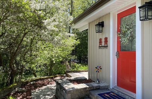 Baddow Cottage | Waterfront Cottage with a Touch of Luxury in Historic Fenelon Falls