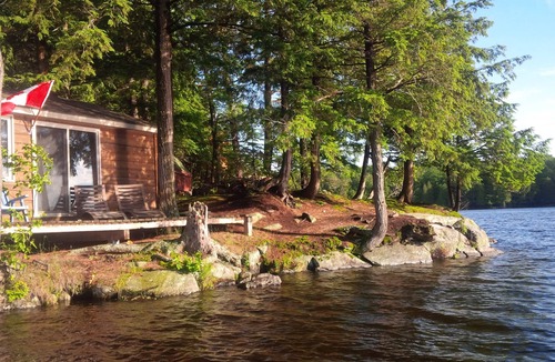 McKellar Cottage | Waterfront Cottage , 5 Bedrooms & Boathouse