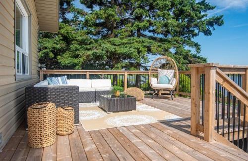 Stratford House | Waterfront Cottage beach access
