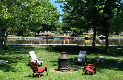 Lagoon City Cottage | Waterfront cottage in Lagoon City resort at Lake Simcoe access to private beach