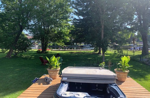 Lagoon City Cottage | Waterfront cottage in Lagoon City resort at Lake Simcoe access to private beach