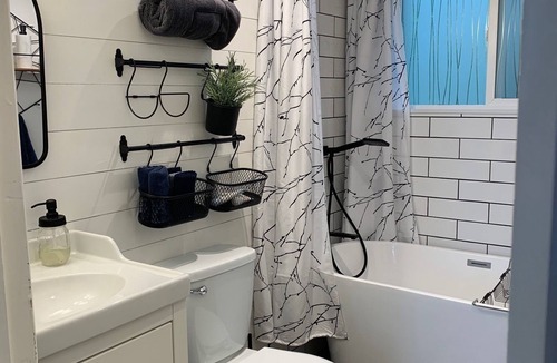 Trent Lakes Cottage | Waterfront cottage on Trent-Severn waterway, wood fired sauna and outdoor shower