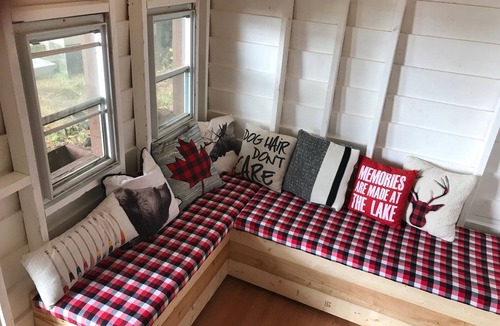 Trent Lakes Cottage | Waterfront cottage on Trent-Severn waterway, wood fired sauna and outdoor shower