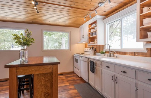 Selwyn Cottage | Waterfront Cottage on the Lake, with Game Room, Sunroom