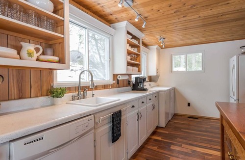 Selwyn Cottage | Waterfront Cottage on the Lake, with Game Room, Sunroom