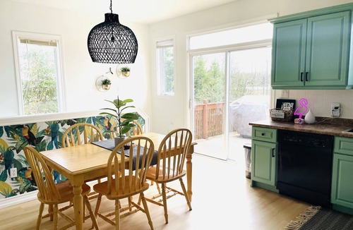 Magnetawan Cottage | Waterfront cottage with games room on Lake Cecebe