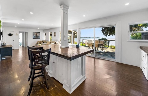 Ramara Cottage | Waterfront Cottage with hot tub and sauna, by casino RAMA