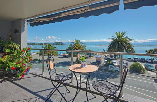 Stepneyville Apartment | Waterfront Escape