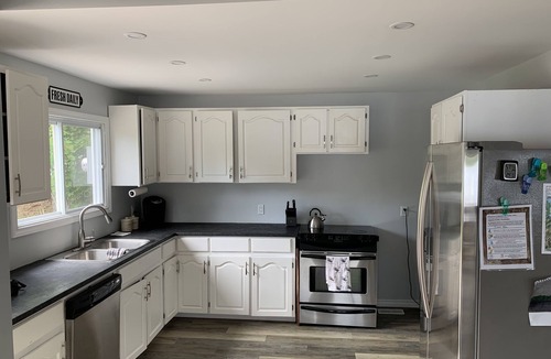 Hastings Highlands Cottage | Waterfront Family Cottage with Private Beach and Hot Tub