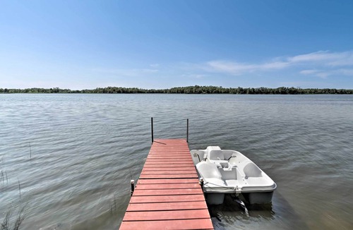 Richwood House | Waterfront Getaway on Erickson Lake w/ Kayaks
