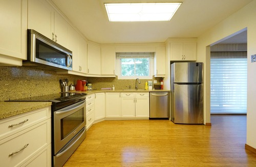 Orillia Cottage | Waterfront ~ hot tub/sauna
