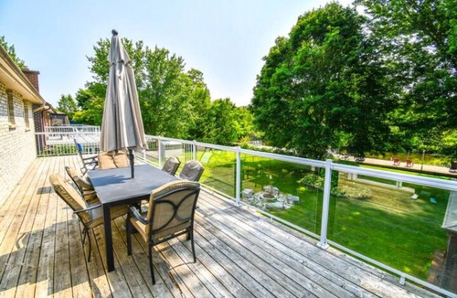 Orillia Cottage | Waterfront ~ hot tub/sauna