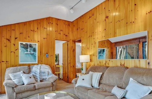 Kirkfield Cottage | Waterfront Kawartha Lakes Cottage - Canal Lake