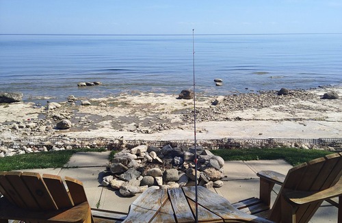 Selkirk Cottage | Waterfront Lake Erie the Blue Lagoon