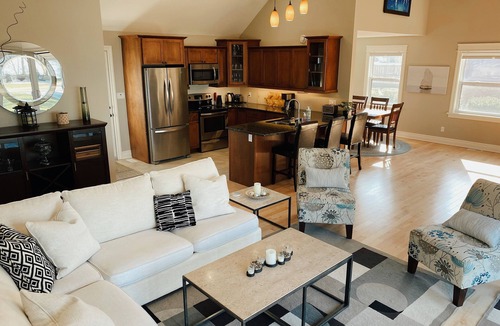 Dashwood Cottage | Waterfront, Lake Huron, Sunset, Grand Bend, Golf, Dining, Theatre,