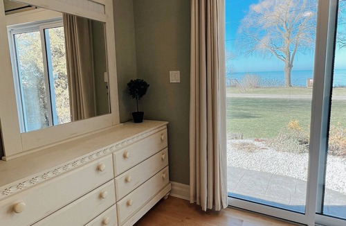 Dashwood Cottage | Waterfront, Lake Huron, Sunset, Grand Bend, Golf, Dining, Theatre,
