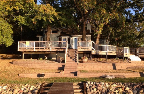 South Haven Cottage | Waterfront, Lake Sylvia Cabin w/Massive Deck & 2 Docks 3BR/2BA - Sleeps 8