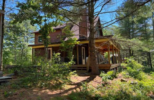 Arden Villa | Waterfront Lodge - Firepit, Bunkie, Watercrafts, BBQ