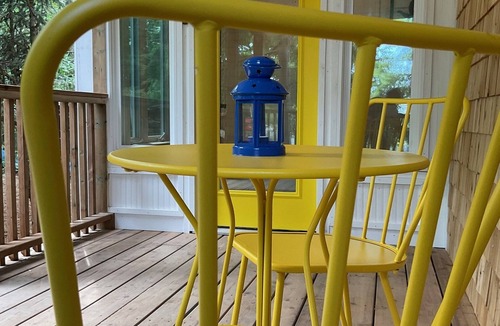 Lansdowne Ski Chalet | Waterfront Luxury 4-person Home with Private Hot Tub, Pet Friendly
