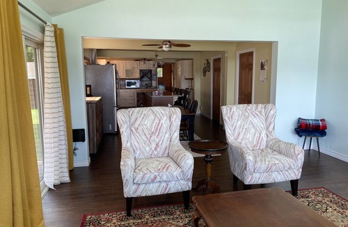 Bobcaygeon Cottage | Waterfront Paradise on the lake!