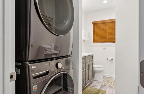 Pasadena House | Waterfront Pool Dock & Sleeps 12