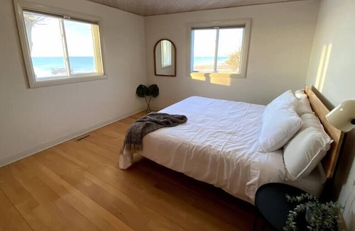 Dashwood Cottage | Waterfront /Private Beach w/Hot Tub by Grand Bend