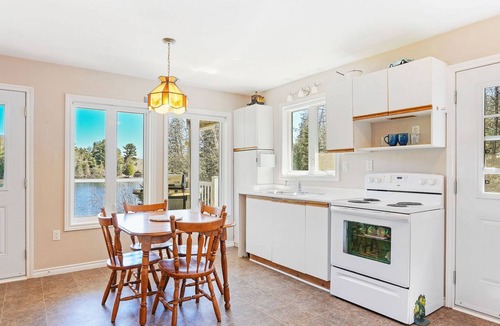 Faraday Cottage | Waterfront Private Hideaway in Bancroft (ClamOnInn)
