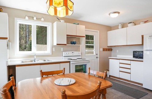 Faraday Cottage | Waterfront Private Hideaway in Bancroft (ClamOnInn)