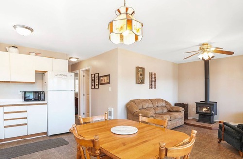 Faraday Cottage | Waterfront Private Hideaway in Bancroft (ClamOnInn)